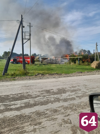 Под Саратовом соседи вынесли из горящего дома неходячего мужчину
