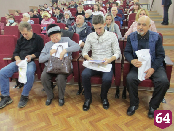 Саратовский арт-парад художников дарит летнее настроение