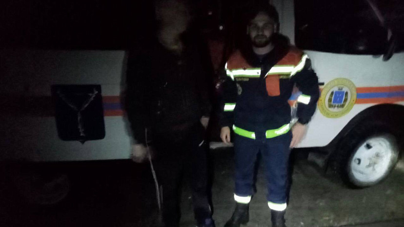 Саратовские спасатели вывели из леса заблудившихся мужчин