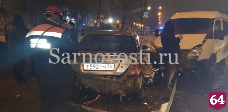Под Саратовом в Новый год 5 человек пострадали в массовом ДТП