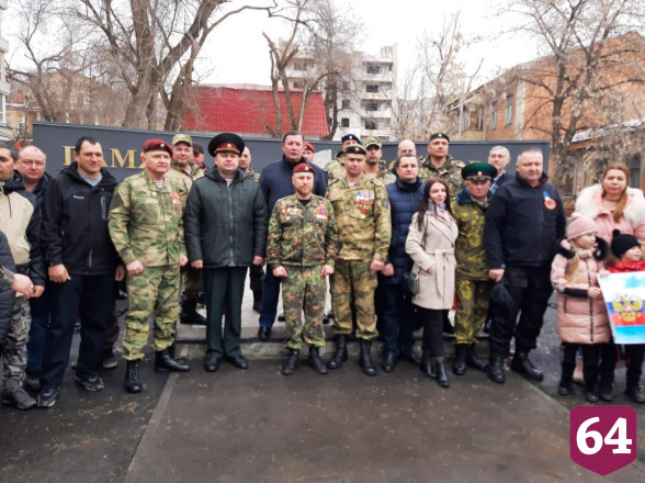 В Саратове автомобилисты поддержали бронепробег Росгвардии