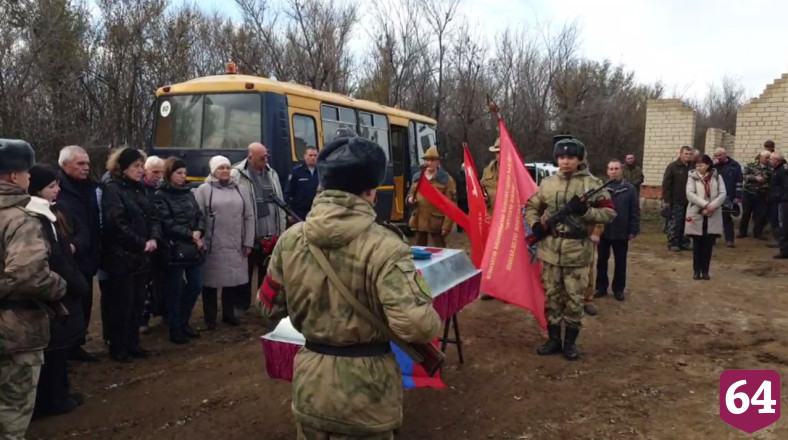 В Саратовской области простились с погибшим в спецоперации добровольцем 