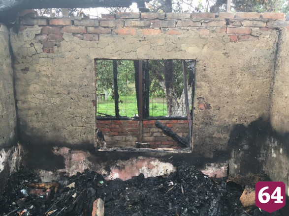 Саратовские пожарные тушили две дачи