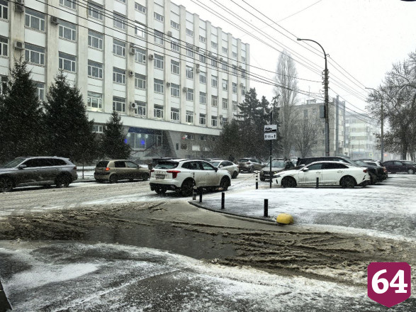 Саратовским автомобилистам рекомендовали отказаться от дальних поездок