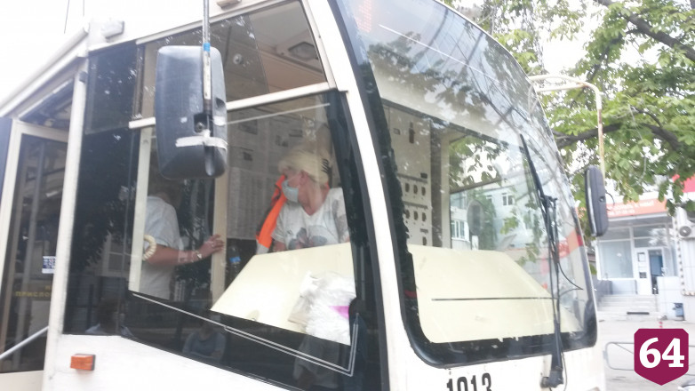 Саратовцы стали реже надевать маски в общественном транспорте