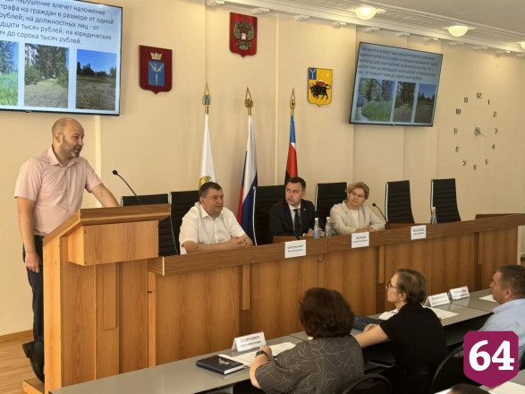 В Энгельсе увеличат парк спецтехники для уборки снега 
