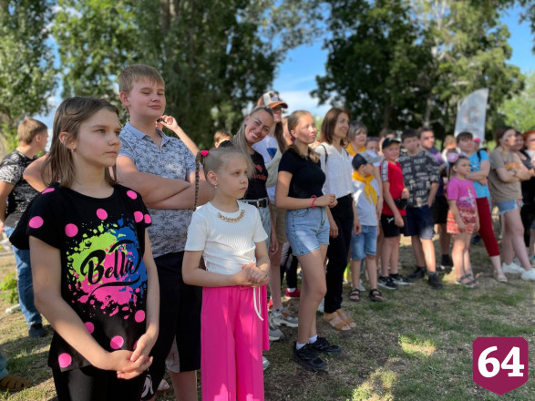 Балаковская АЭС поддержала детективный квест на фестивале клубники