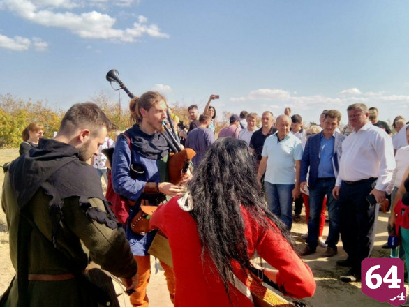 Саратовский губернатор приехал на исторический фестиваль на электричке 