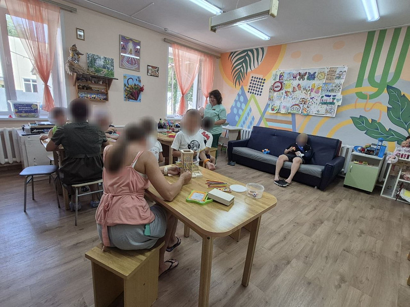 Саратовские медики спасли ребенка с монетой в пищеводе