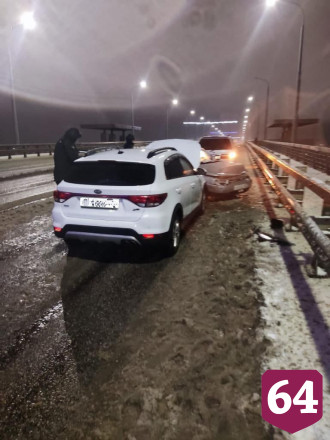 Саратовский мост не поделили две автоледи