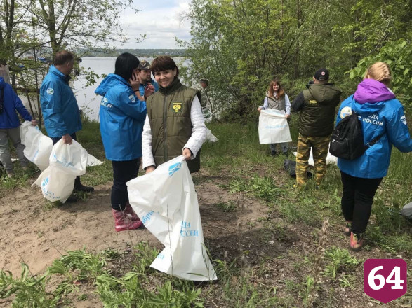 В Саратове День Волги отметили субботником на острове Казачьем 