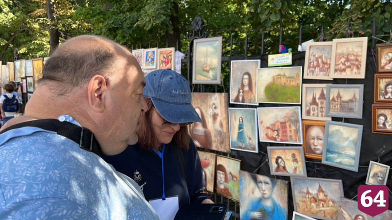 Саратовский министр на «Палитре ремесел» купил у подруги детства котика