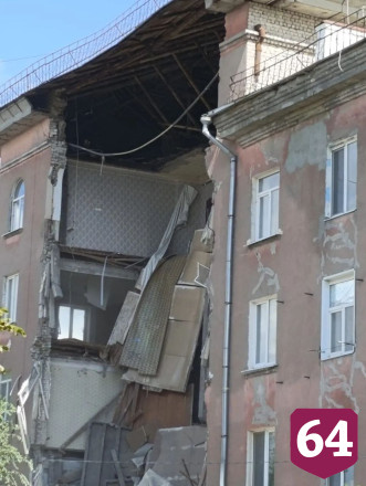 В Саратове рухнула часть аварийного дома на Крымской