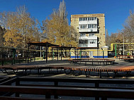 В городе на месте пустыря сделали зону отдыха с необычными элементами дизайна