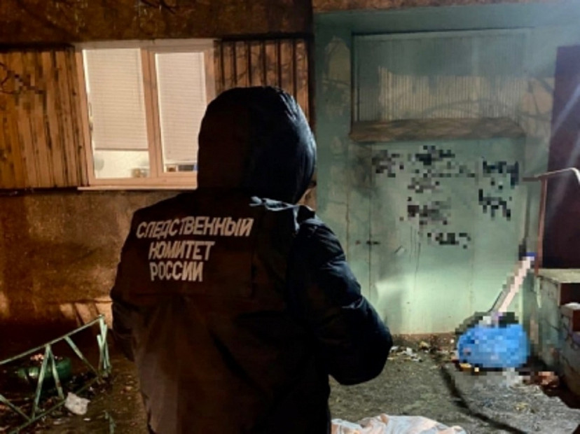 Саратовцы обнаружили у дома труп неизвестного