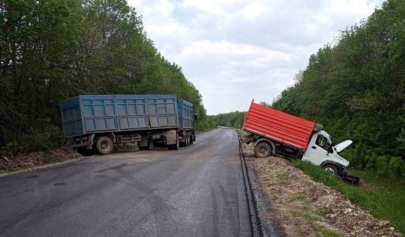 Мужчина травмировался в ДТП с грузовиками под Саратовом