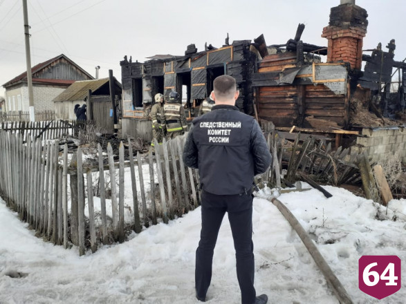 Под Саратовом мужчина не смог вынести мать из горящего дома