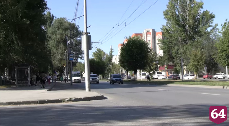 Пожилые супруги из Энгельса отдали курьерам мошенников более 3 миллионов
