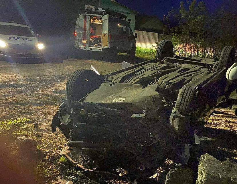 Автоледи не справилась с управлением и перевернула «Приору»
