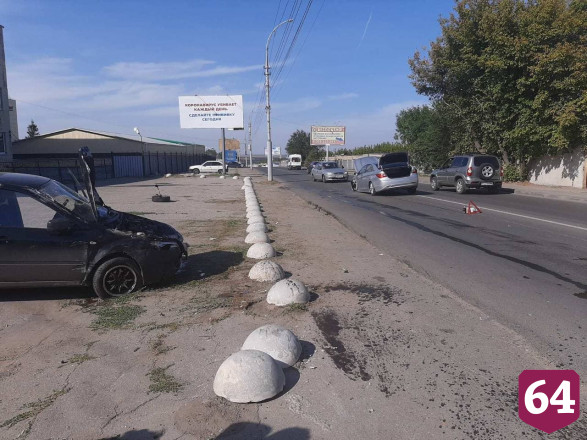 Водитель иномарки попал в больницу после аварии на СХИ