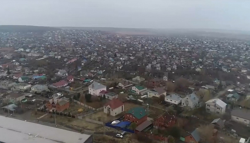 В поселке на окраине Саратова появятся новые дороги и поликлиника