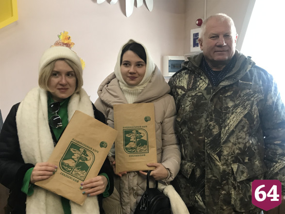 Саратовцам показали музей пчелы и пень исполнения желаний
