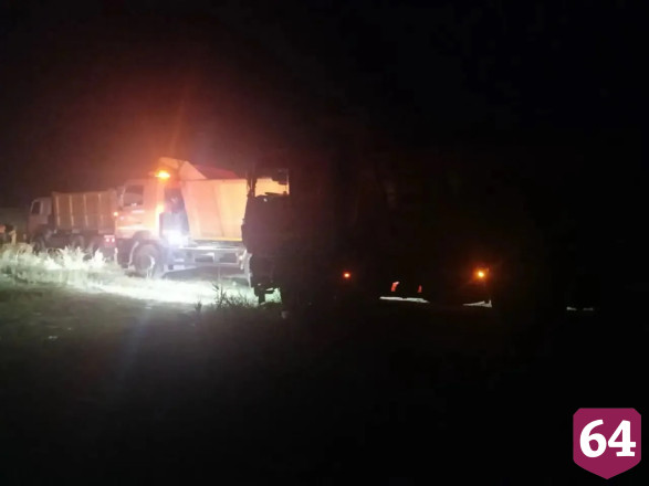 Тушение мусора на полигоне в Энгельсе продолжается без перерыва