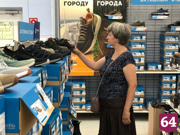 Саратовцы гуляют без масок по торговым центрам 