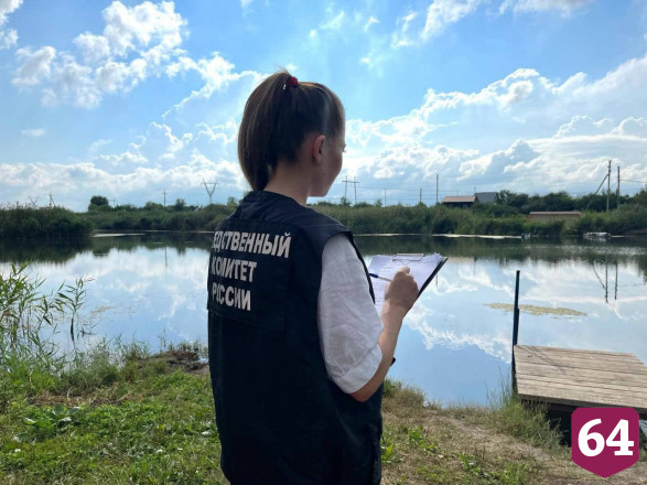 Женщина пыталась переплыть пруд под Саратовом и утонула