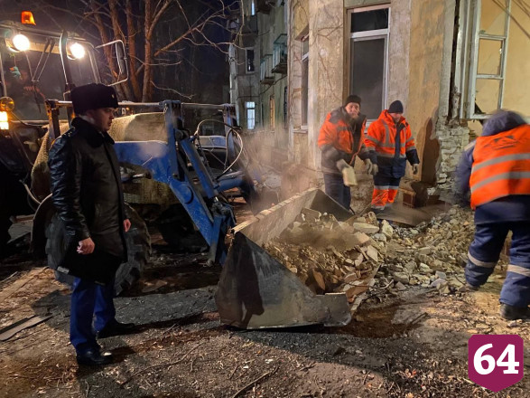 В Саратове грузовик с пьяным водителем въехал в дом