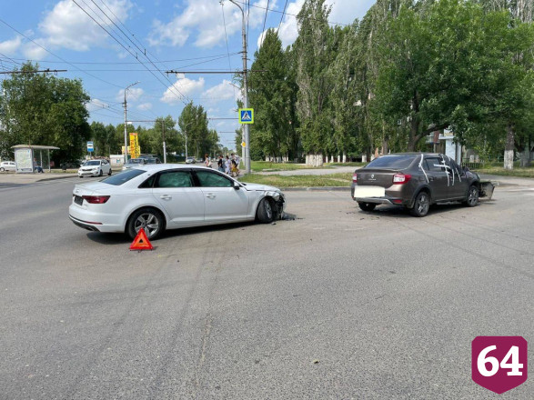 В Саратове не разъехались «Рено» и «Ауди»