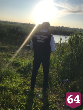 Прохожие нашли труп в водоеме под Саратовом