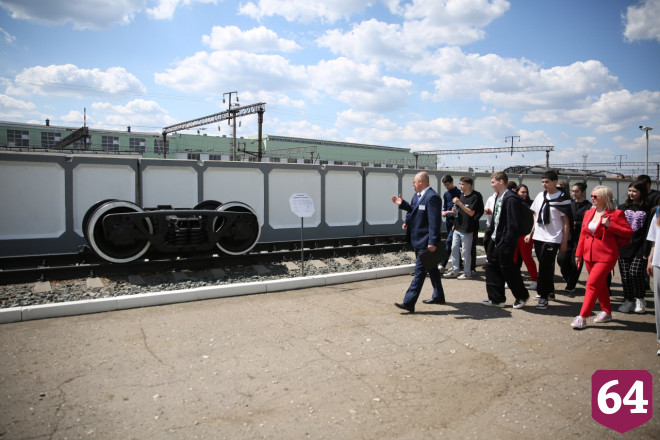 Саратовским школьникам в вагоне-лаборатории рассказали о метрологии