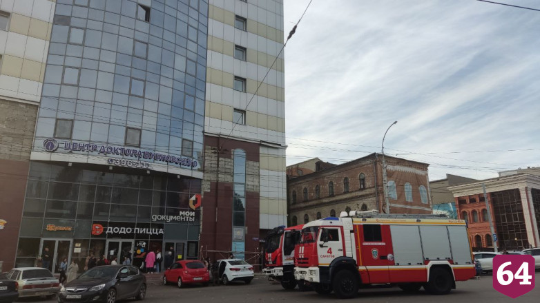 В центре Саратова из-за задымления эвакуировали людей из многоэтажки 