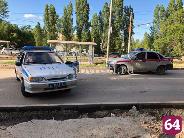 В Саратове мужчина оставил на остановке гранату