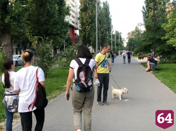 Жители Саратова снова вышли на прогулку без масок