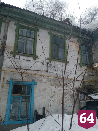 Саратовских чиновников пригласили в гости в полуразрушенный дом