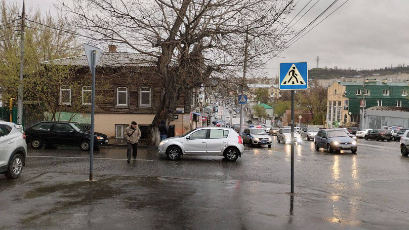 Водитель «Рено» сбил женщину в центре Саратова