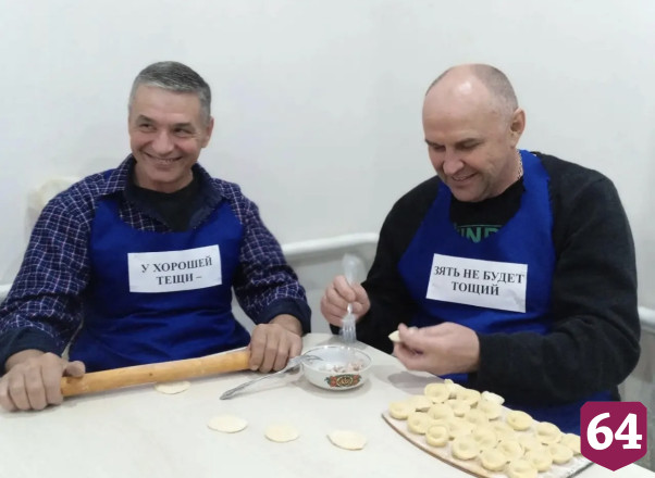 Саратовских мужчин научили лепить пельмени по тещиному рецепту