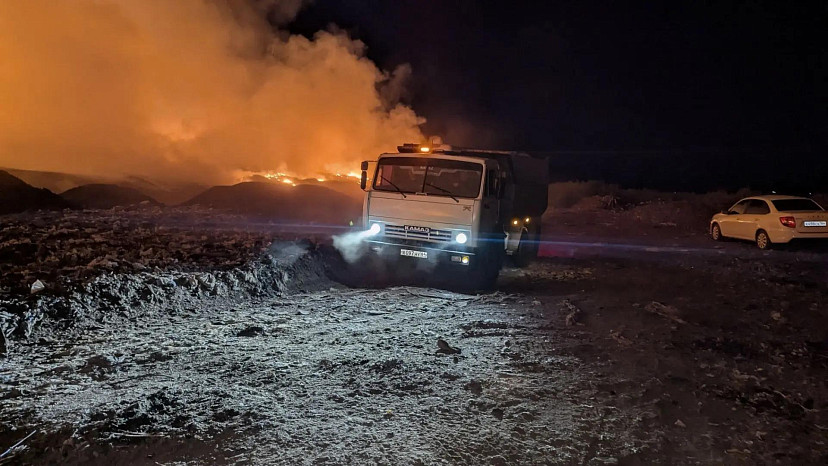 В Саратовской области горит еще один мусорный полигон 
