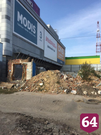 Жители Саратова возмущены свалкой мусора у ТЦ «Форум»