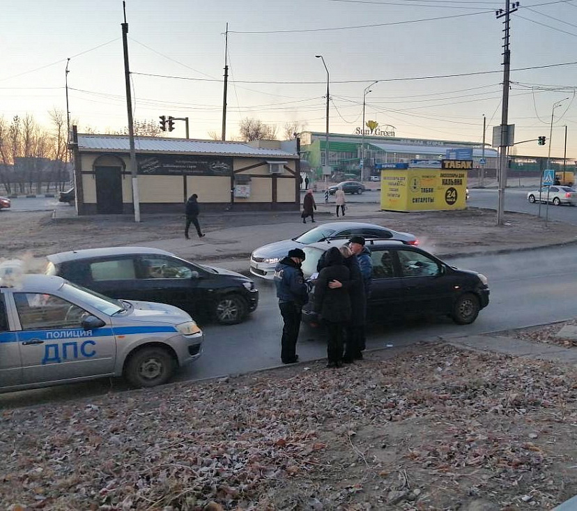 Напротив саратовской поликлиники сбили девушку
