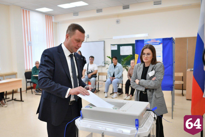 Саратовский губернатор проголосовал на выборах депутатов