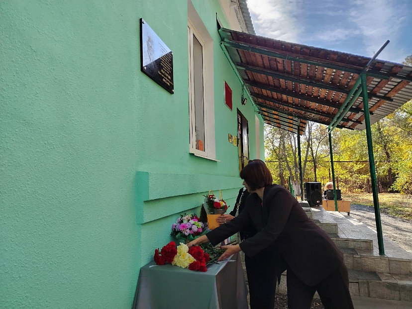 В Саратове увековечили имя фронтовика и инициатора создания музыкальной школы 