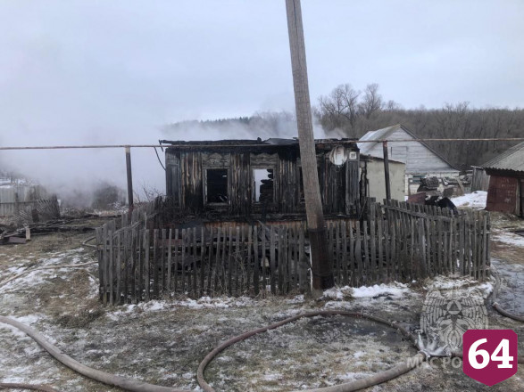 Под Саратовом два дома сгорели из-за электрооборудования