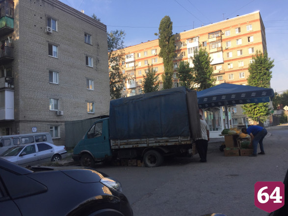 Саратовцы пожаловались на торговцев тухлыми арбузами 