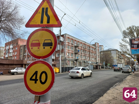 В Саратове коммунальные лужи мешают асфальтировать дороги 