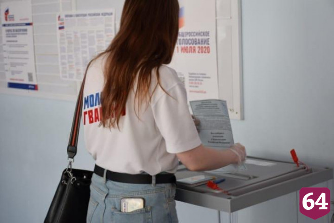 Юные жители Саратова в День молодежи поддержали изменения в Конституцию 
