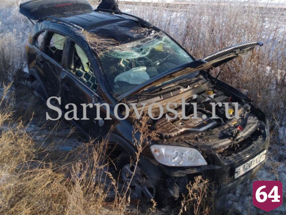 Под Саратовом в ДТП с хлебным фургоном пострадали 3 человека 