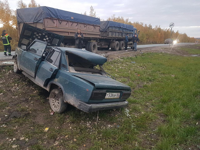 Два человека пострадали в ДТП с грузовиком на трассе под Саратовом